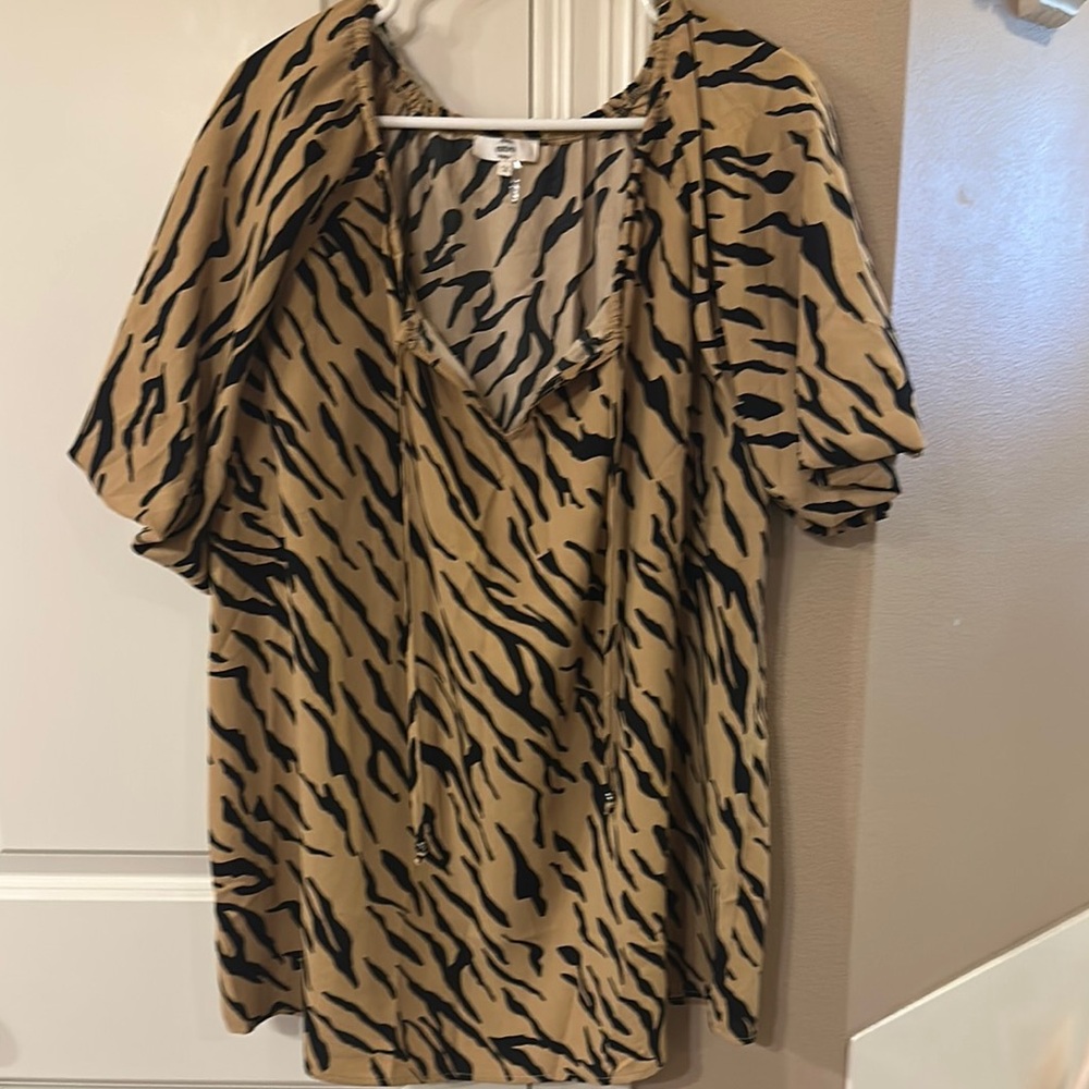 Tan and Cream Oversized Blouse with Short Sleeves
